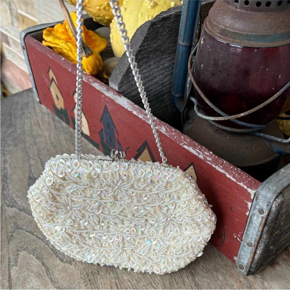 Vintage Elegant‎ Beaded Sequined Off White Clutch